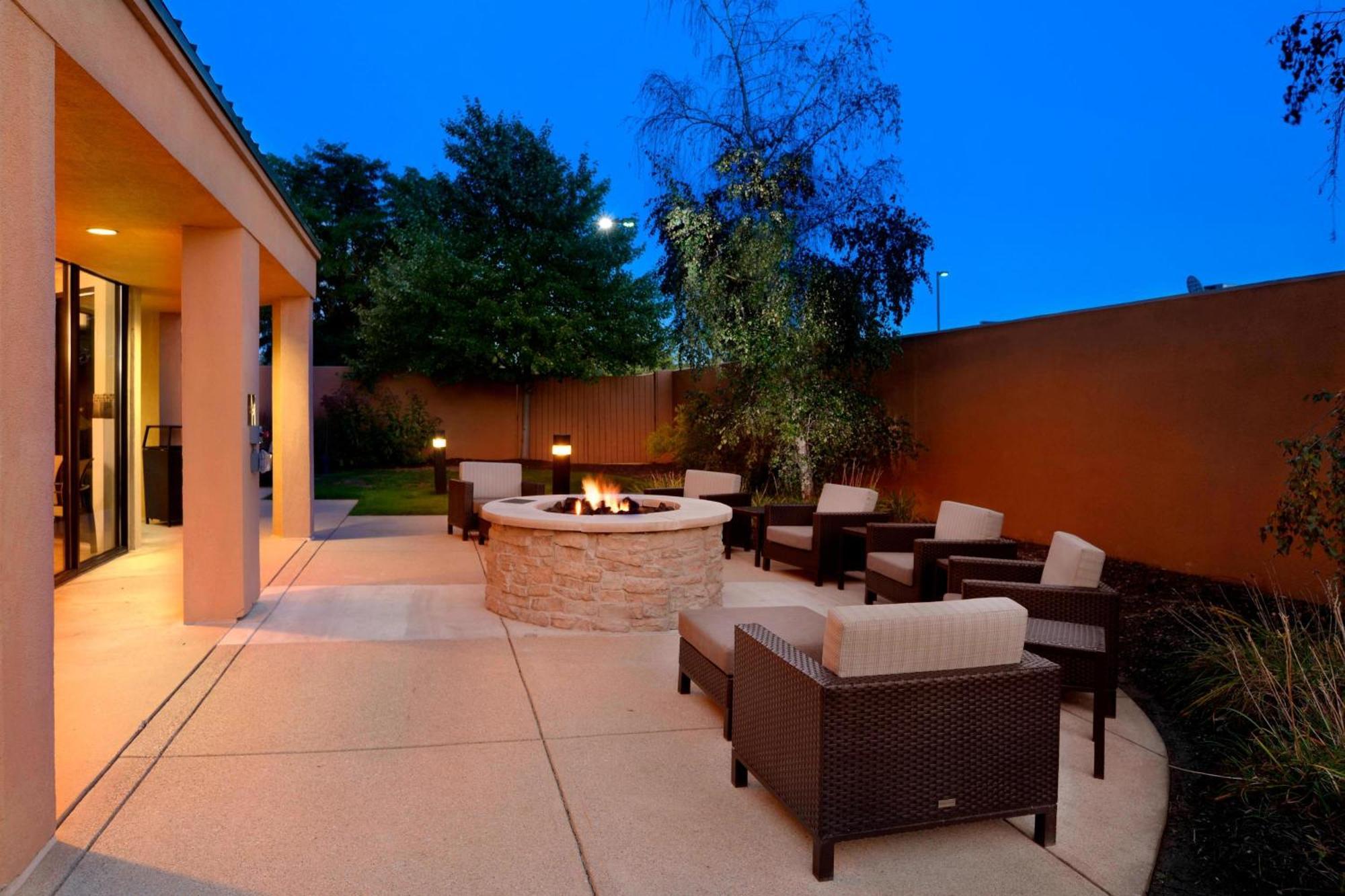 Courtyard By Marriott Kokomo Exterior foto